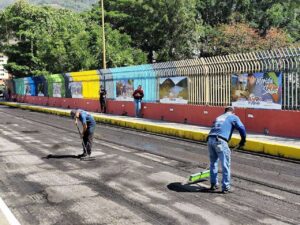 Asfaltan viaductos Sucre y Miranda del estado Mérida