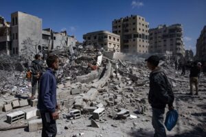Ataques israelíes a Gaza generan 142.000 desplazados en una semana