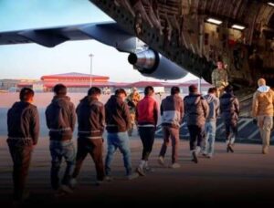 Bukele hace negocio con 238 presos de EEUU y dice que son del Tren de Aragua