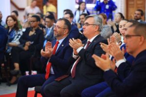 Canciller Gil intercambia ideas y proyectos conjuntos con embajador ruso