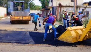 Colocaron cerca de 300 toneladas de asfalto en Valle de la Pascua