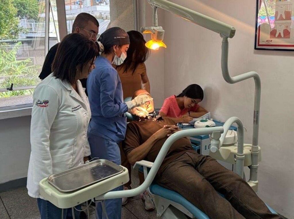Con jornadas de asistencia celebran el mes de la salud bucal en Caracas