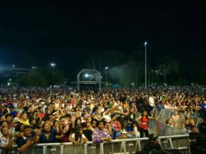 Concierto ruta de Carnaval desbordó la plaza Libertadores de Barcelona