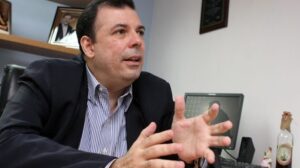 Roberto Enriquez asume como secretario general de la Plataforma Unitaria