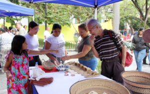 Creadores ofrendaron sus obras en festival de saberes