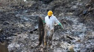 Derrame de crudo en Ecuador deja sin agua a más de 500 mil pobladores