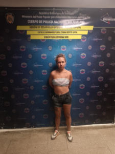 Detienen a mujer señalada de matar a un hombre con un pico de botella