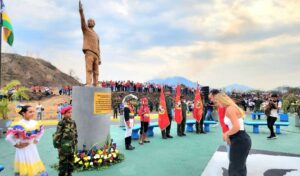 Develaron estatua de Chávez en plaza de San Juan de los Morros