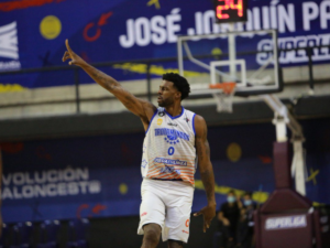 Donta Smith seguirá aportando su veteranía a Trotamundos