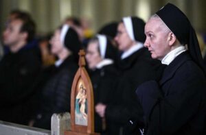 El Papa Francisco “descansó toda la noche” y sigue “estable”