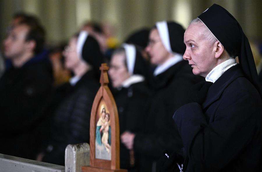 El Papa Francisco “descansó toda la noche” y sigue “estable”