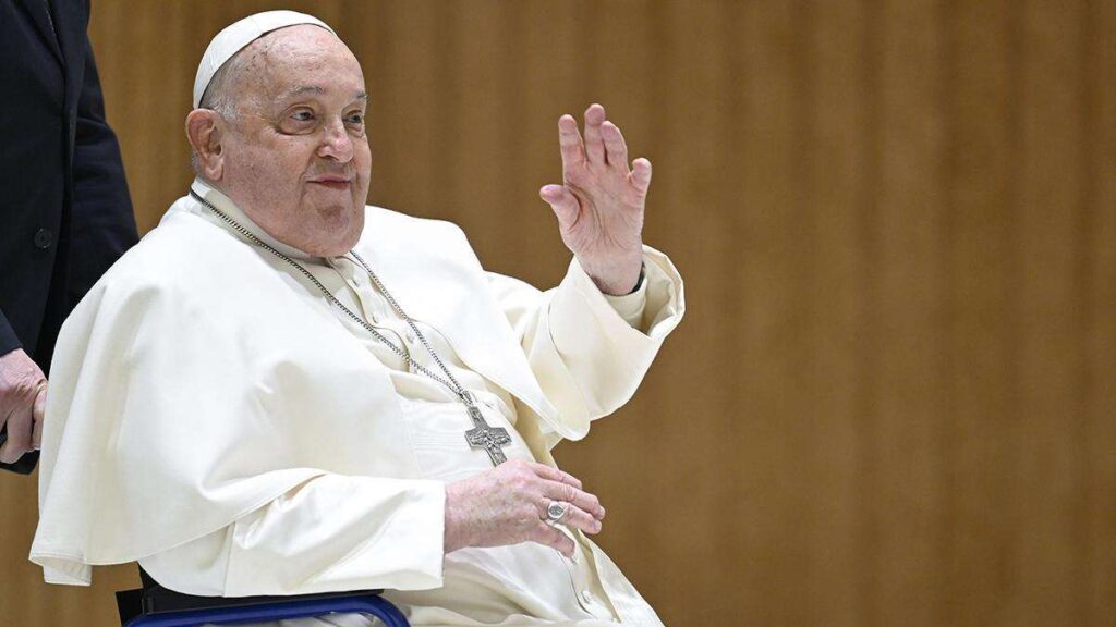 El Vaticano informa que el Papa Francisco pasó la noche “tranquilo”