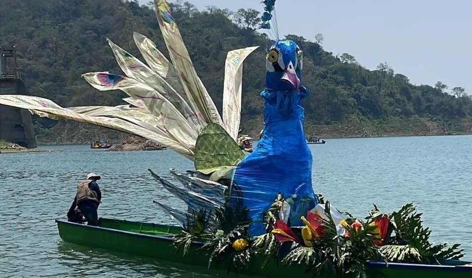 Elaboradas carrozas desfilaron por el embalse Boconó-Tucupido 