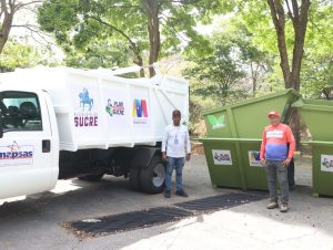 Entregaron contenedores a voceros comunales