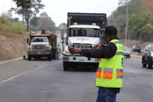 Estos son los procesos que deben cumplir los transportistas de carga para circular por el país