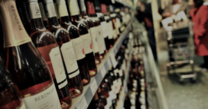 Francia promete represalias si EEUU impone arancel de 200 por ciento a vinos y licores de UE