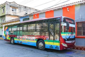 Gran Misión Venezuela Mujer se moviliza en autobús por Barcelona