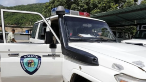 Le cayó a martillazos a una mujer