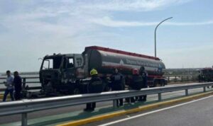 Incendio de gandola paralizó el tráfico en el puente sobre el Lago