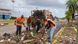 Intensifican labores de limpieza en La Guaira tras intensas lluvias