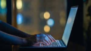 Mató a su pareja tras investigar en internet si era un crimen asesinar a un indocumentado