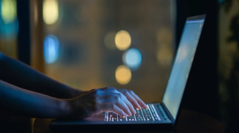 Mató a su pareja tras investigar en internet si era un crimen asesinar a un indocumentado