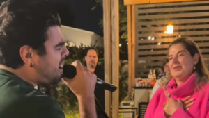 Jonathan Moly sorprende a Inés María Calero con un detalle sorpresa por su cumpleaños