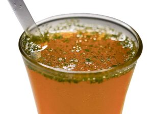 Jugo de mandarina con hierbabuena