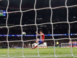 La UEFA emite comunicado y prueba el doble toque de Álvarez