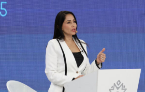 La candidata presidencial de Ecuador Luisa González asegura que de ganar reconocerá a Maduro