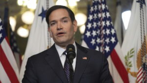 Secretario de Estado de EEUU decidirá cuáles países pagarán arancel por comprar petróleo venezolano