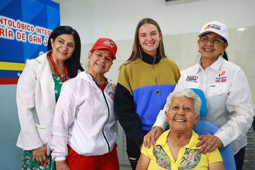 Misión sonrisa entregó prótesis dentales a abuelos de Aragua