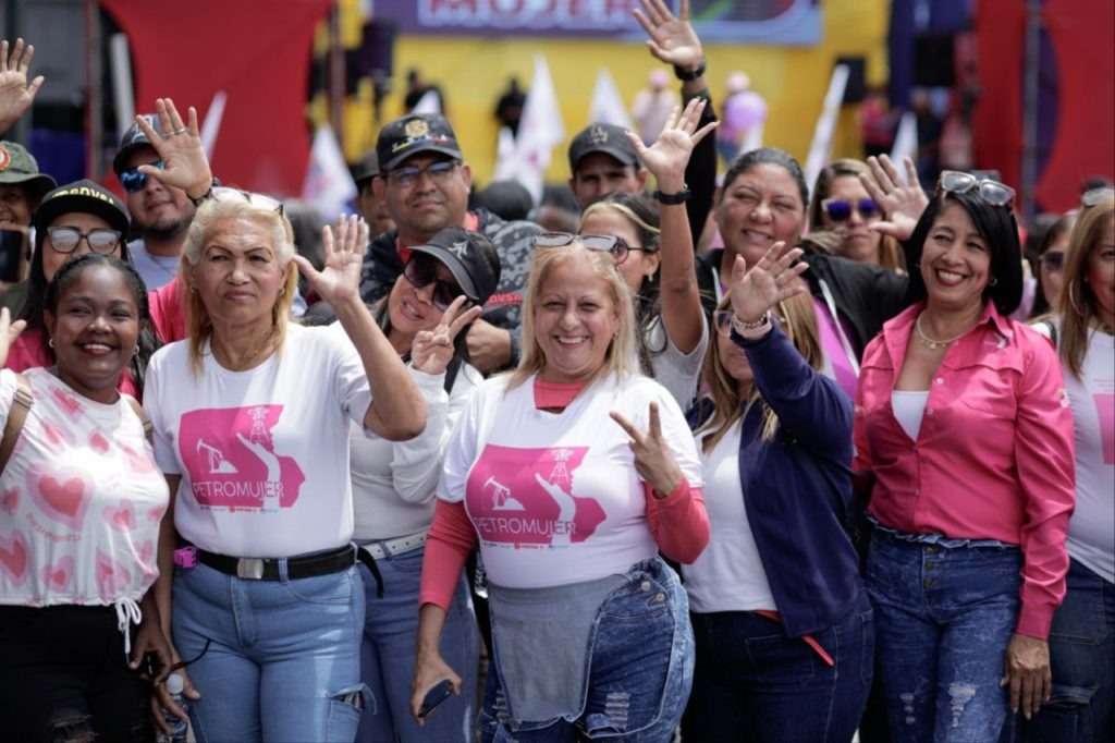 Mujeres marchan reconociendo haber sido visibilizadas en Revolución
