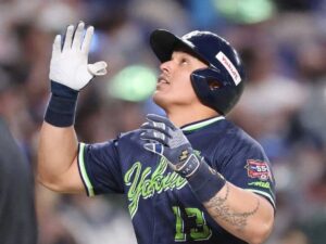 Osuna disparó primer HR en la pretemporada de Japón