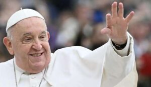 Papa anuncia su retorno a la vida pública para el domingo de Pascua