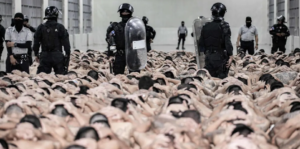 Lo que hay que saber sobre la megacárcel de El Salvador donde Trump envió a cientos de inmigrantes