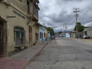 Rehabilitación de viviendas y centros educativos con gestión comunal