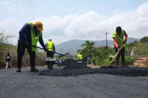 Rehabilitan carretera Cata - Ocumare
