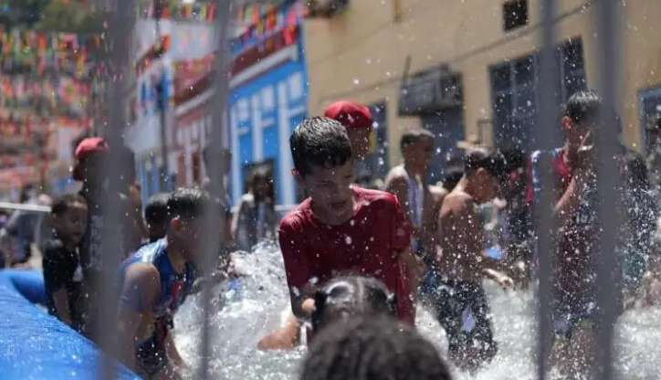 Residentes de la parroquia San Agustín celebraron carnavales con alegría