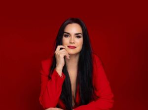 Scarlet Ortiz seguirá destacando a los latinos en 'Héroes'