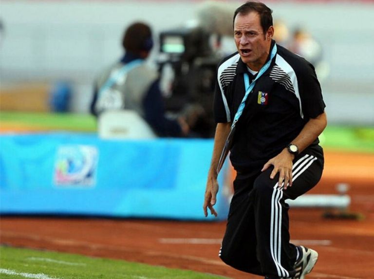 TAS ratifica la sanción al extécnico Kenneth Zseremeta