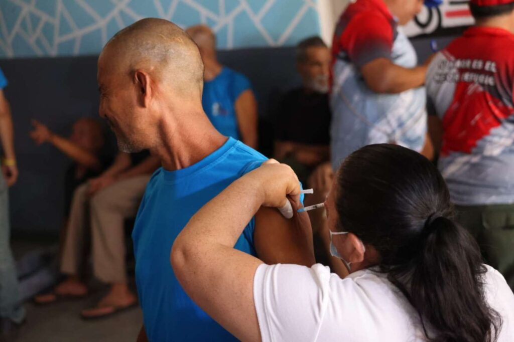 Vacunados 178 hombres albergados por la Misión Negra Hipólita