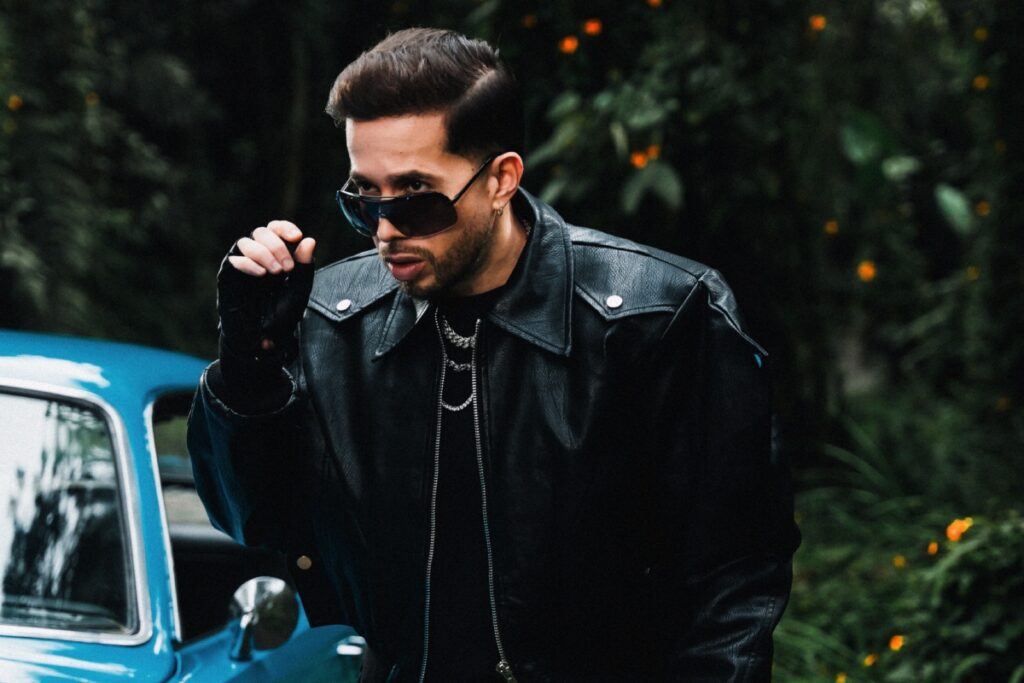 De La Ghetto emprende un fascinante viaje con 'Loco'