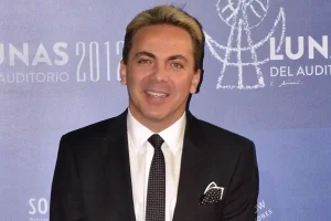 A sus 50 años, Cristian Castro está decidido a regresar a la escuela secundaria