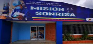 Misión Sonrisa hace prótesis en Antímano