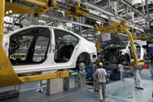 México buscará a líderes automotrices para que "ayuden a negociar" los aranceles de EE.UU.