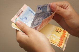 Ventas del comercio brasileño se enfrían en enero y encadenan tres meses a la baja