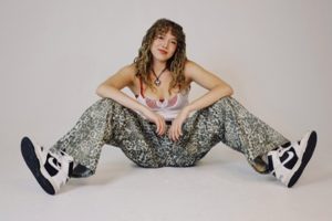 Inspirada en su propia experiencia y la de sus amigas, TERE presenta "Entre dos"