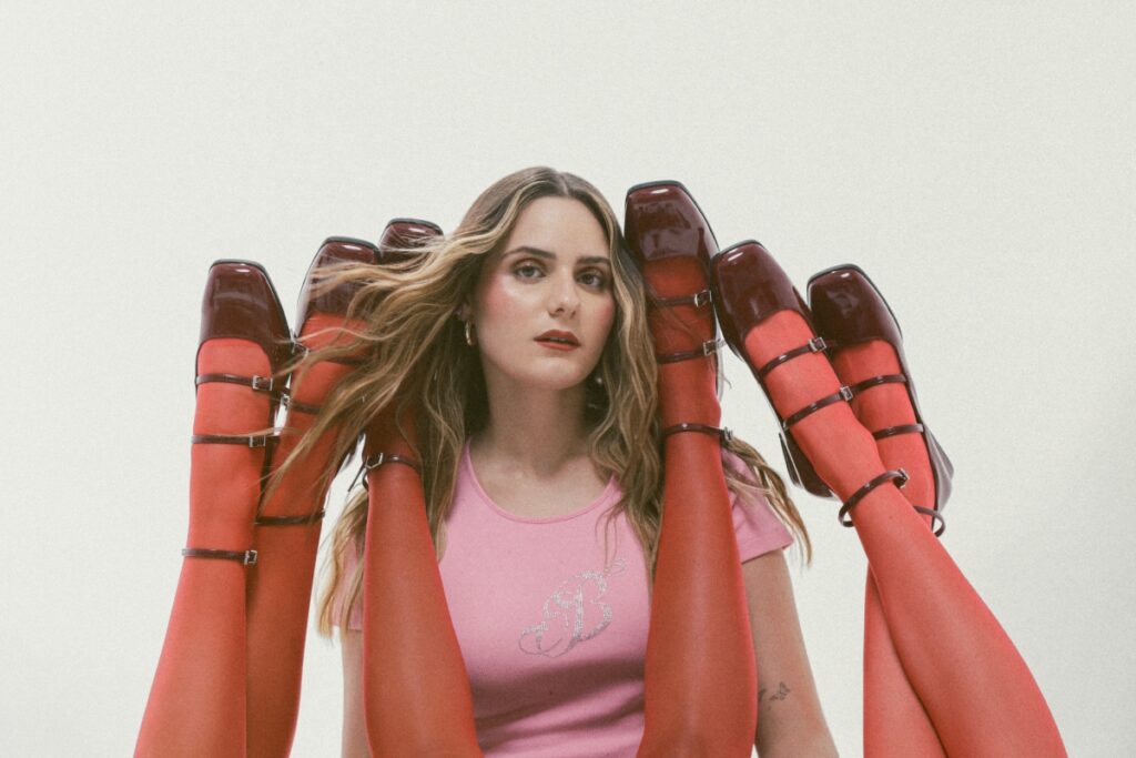 Tiare vuelve con "Necia", un álbum que reafirma su posición en la música