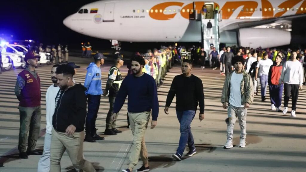El Gobierno de Trump solicita a la Corte Suprema reanudar las deportaciones de migrantes venezolanos